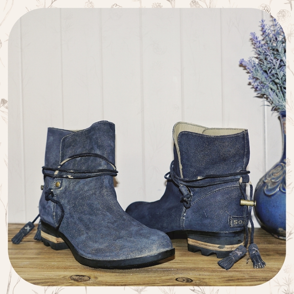 🕊️*NWOT* Sorel Suede Ankle Boots with Tassels size 9